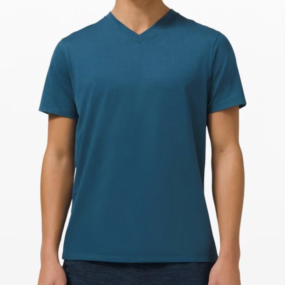 Lululemon Fundamental V - image 1